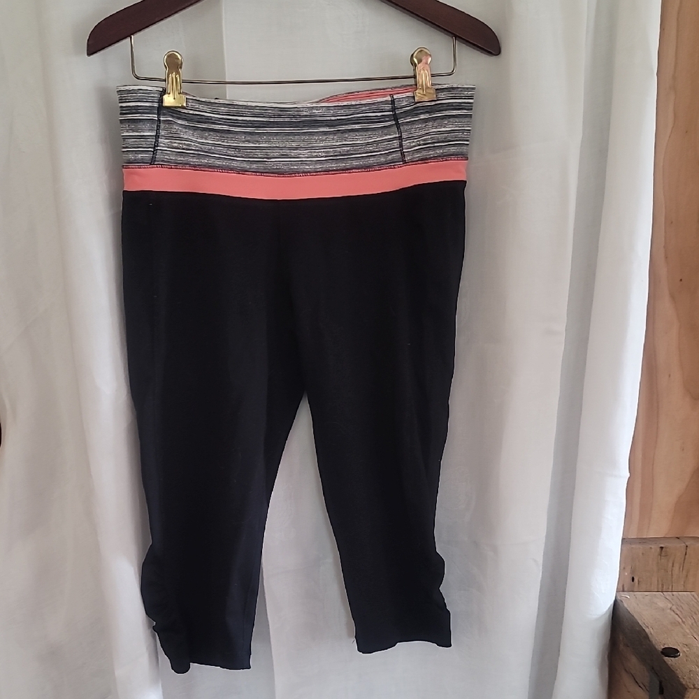 Calvin Klein Black and Gray Capri Pants Stretchy Athletic Wear